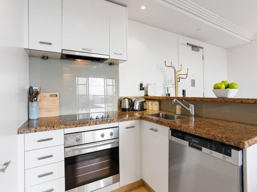 Bright One Bedroom Beauty With Balcony And Unbeatable Views أوكلاند المظهر الخارجي الصورة