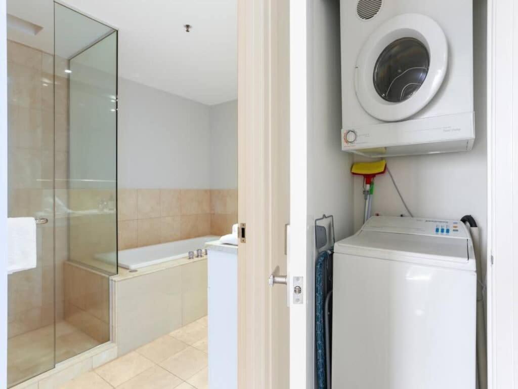 Bright One Bedroom Beauty With Balcony And Unbeatable Views أوكلاند المظهر الخارجي الصورة
