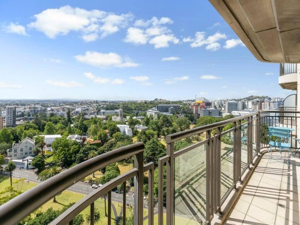 Bright One Bedroom Beauty With Balcony And Unbeatable Views أوكلاند المظهر الخارجي الصورة