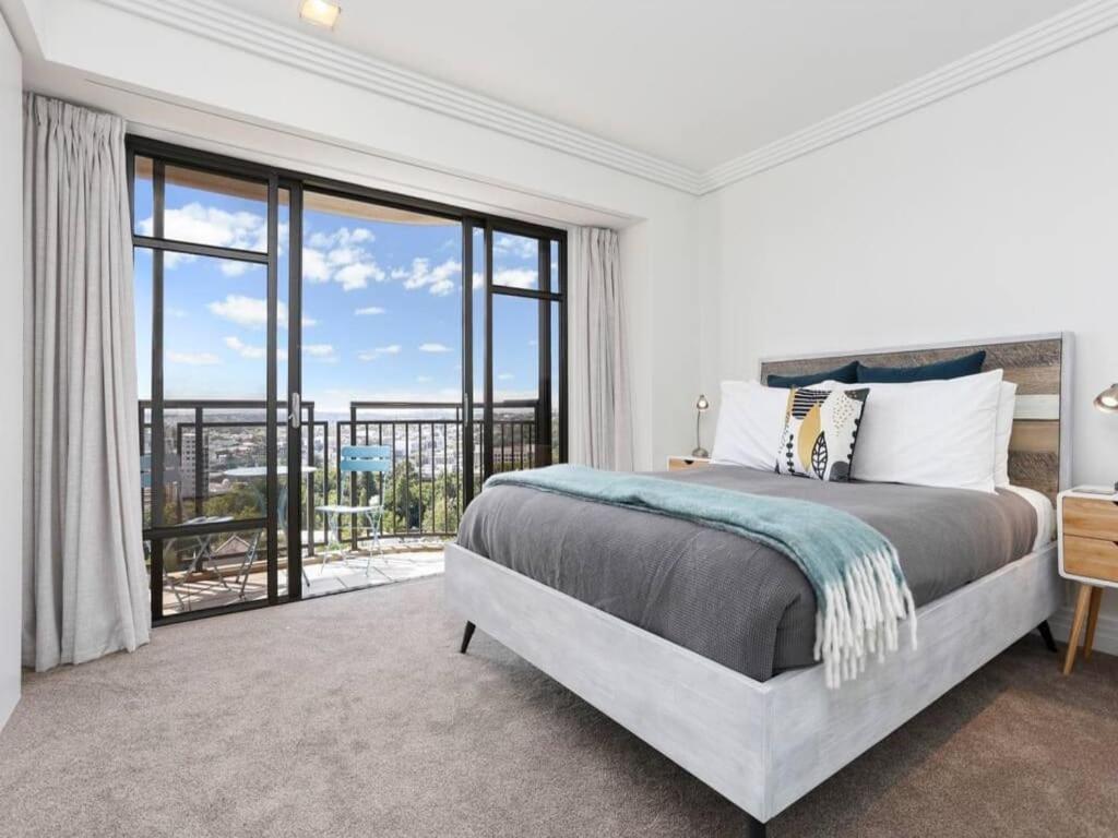Bright One Bedroom Beauty With Balcony And Unbeatable Views أوكلاند المظهر الخارجي الصورة