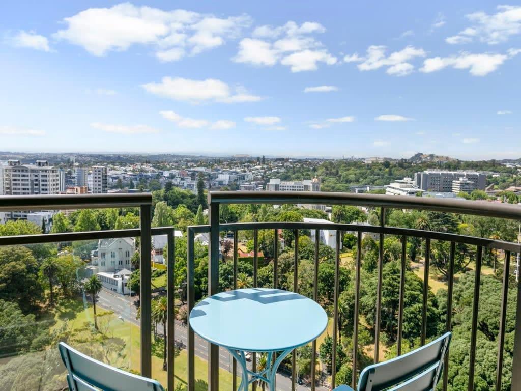 Bright One Bedroom Beauty With Balcony And Unbeatable Views أوكلاند المظهر الخارجي الصورة